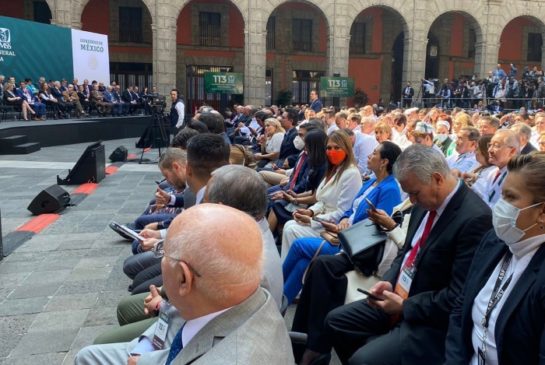 Rosy Urbina Asiste A La Asamblea Del Imss En Palacio Nacional