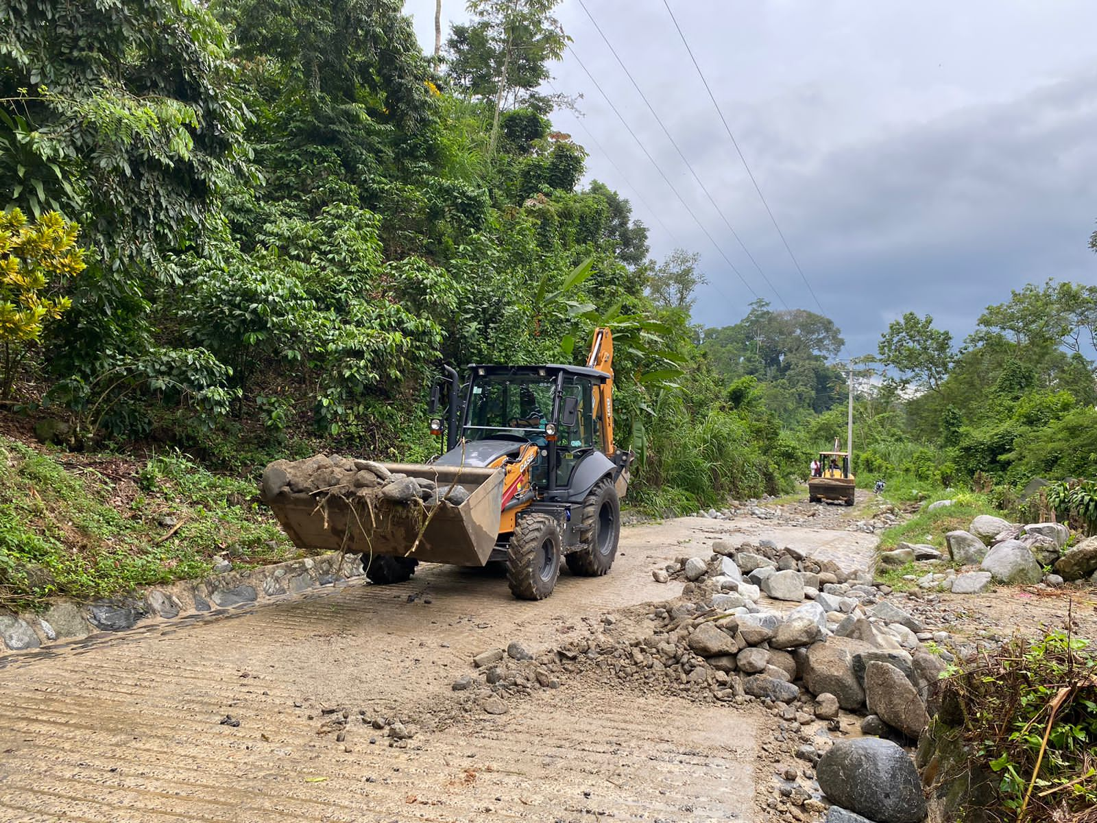 Protección Civil Atiende Deslaves en Caminos de la Zona Alta de