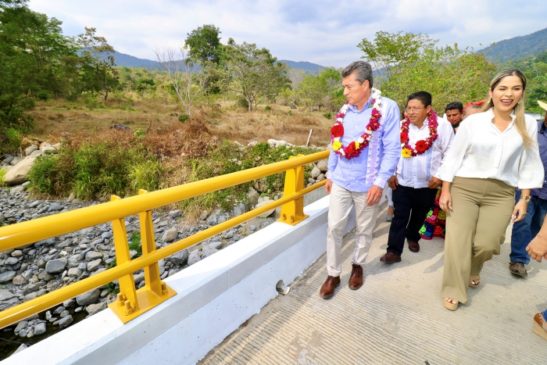 En Villa Comaltitlán Rutilio Escandón Inaugura Puente Vial Sobre